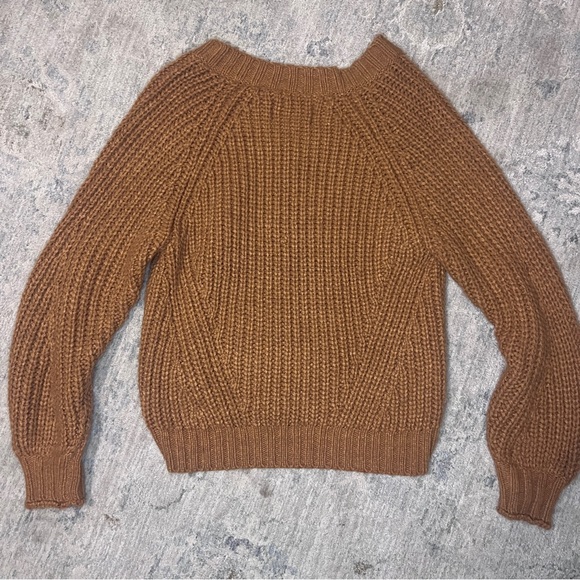 American Eagle Oversized V-Neck Cable Knit Sweater - Picture 2 of 4